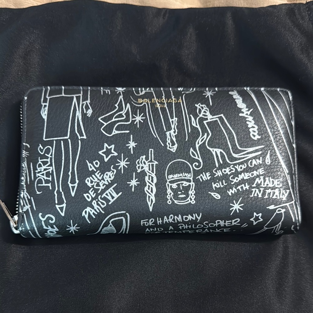 Balenciaga Black and White Graphic Graffiti Zippy Wallet